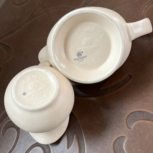 Vintage Pfaltzgraff Remembrance Creamer and Gravy Server - Picture 7 of 8